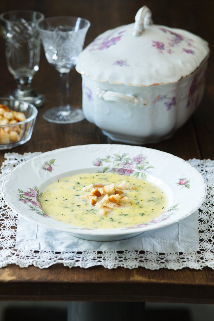 Dill soup with croutons