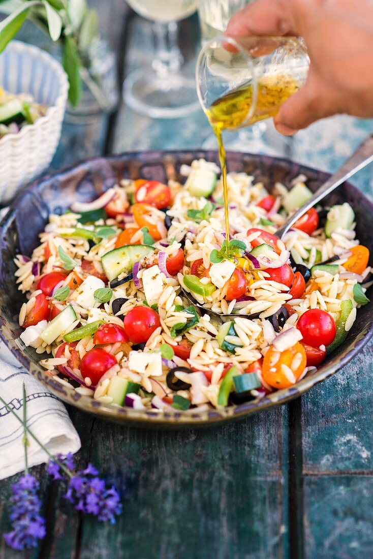Pasta salad with orzo, tomatoes, cucumbers and olives (Greece)