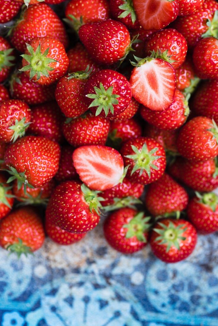 Fresh strawberries (top view)