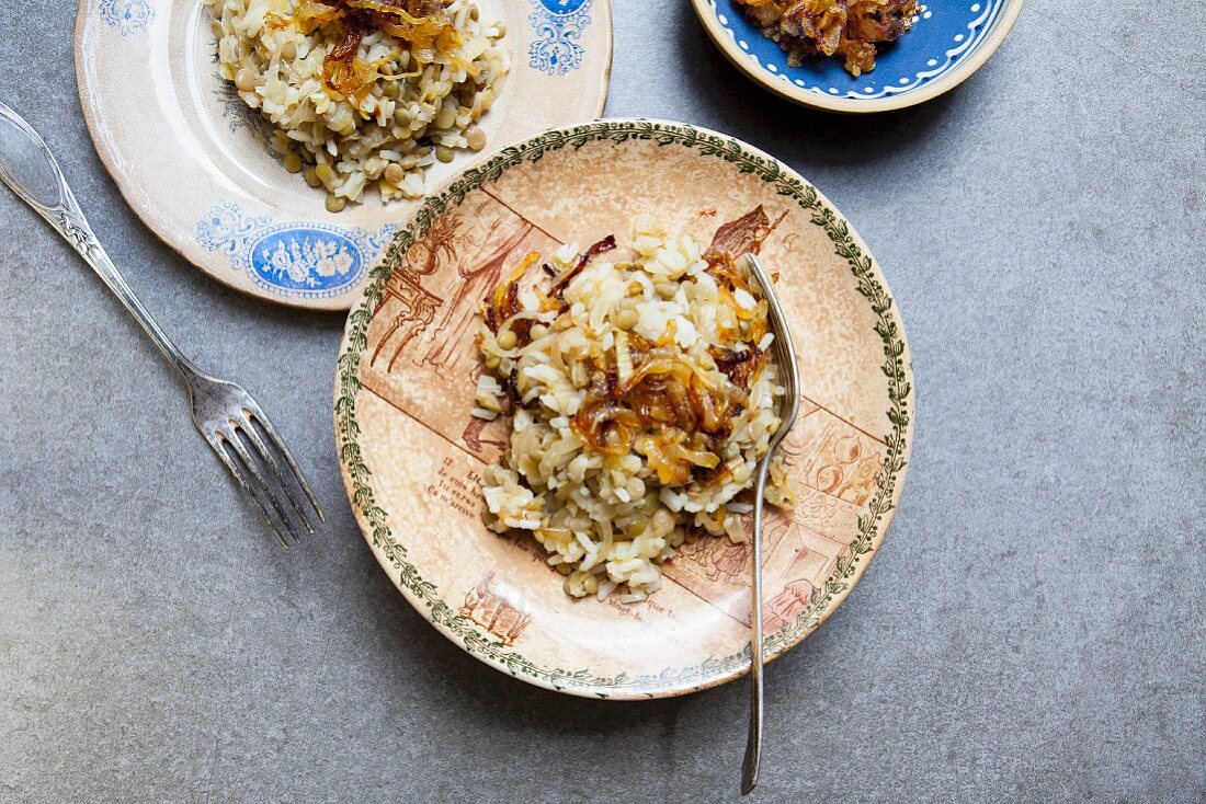 Reis mit Linsen und karamellisierten Zwiebeln