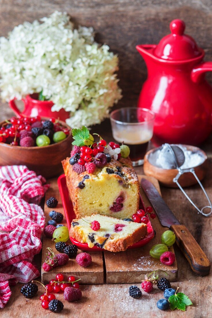 Berry loaf cake