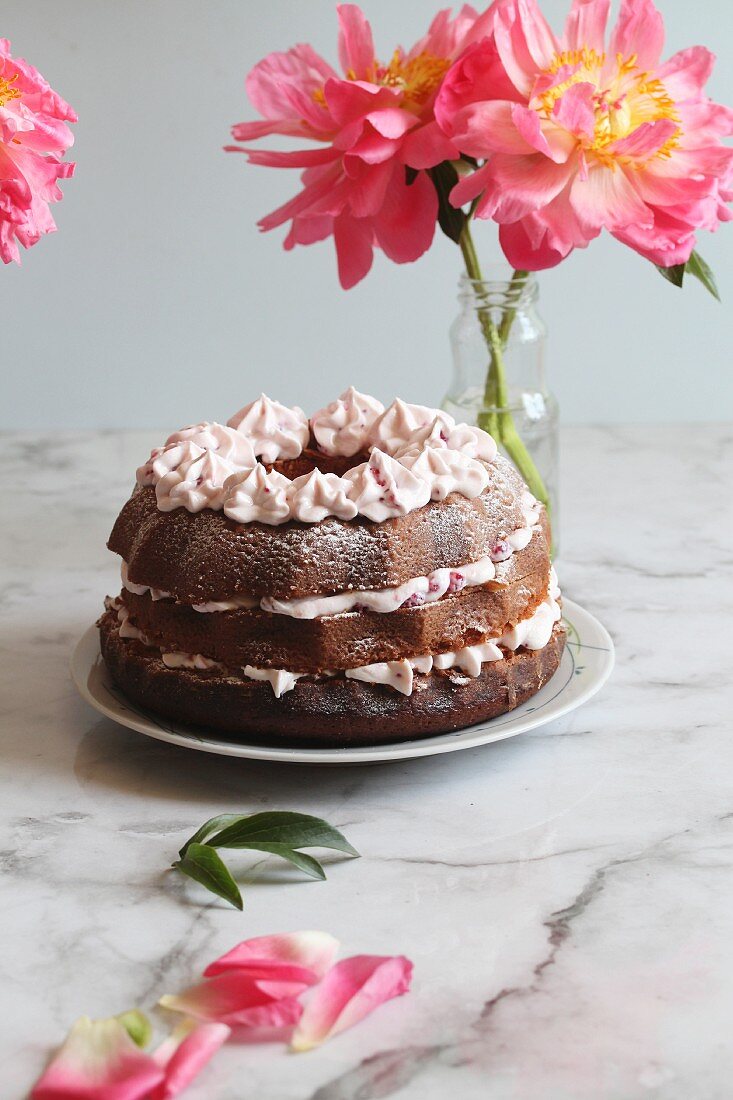 Schichtkuchen mit Erdbeercreme