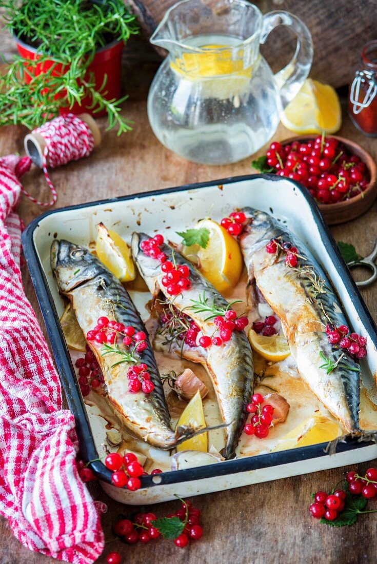 Roasted mackerel with red currants, garlic and lemon