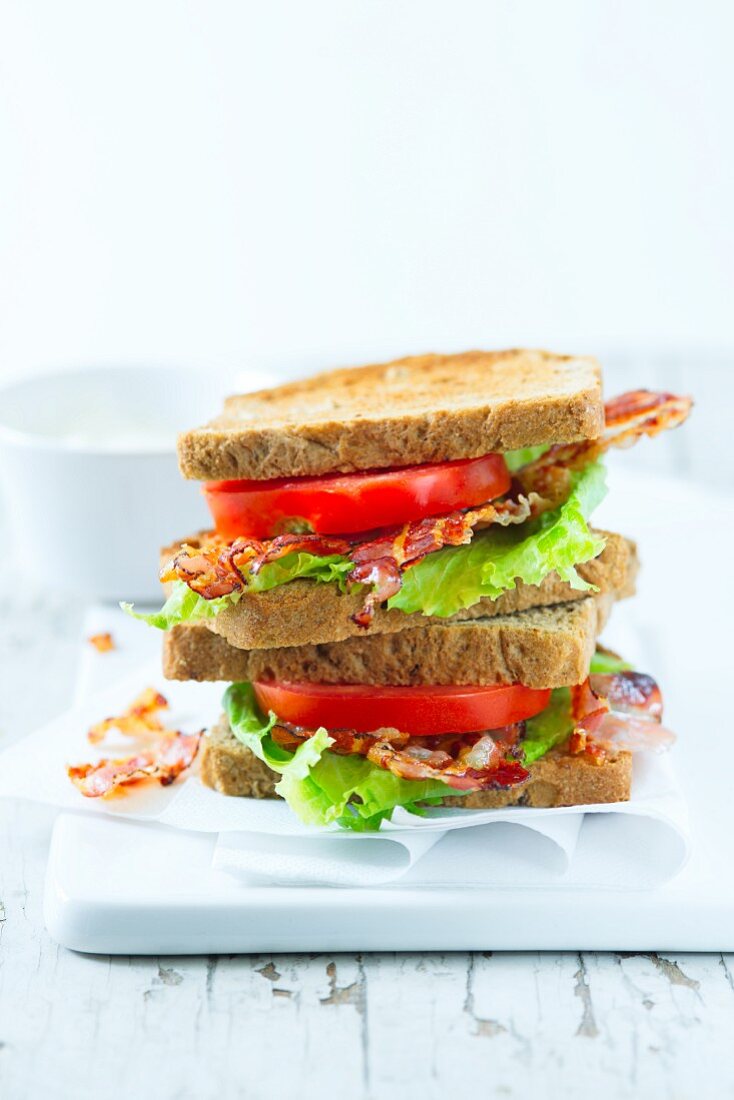 Toasted sandwiches with bacon, tomatoes and lettuce