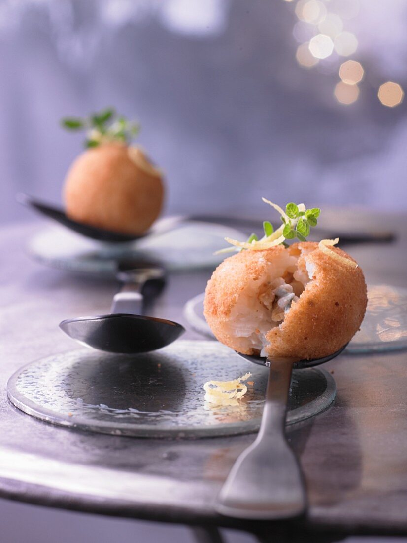 Lemon flavored rice croquettes stuffed with gorgonzola and walnuts