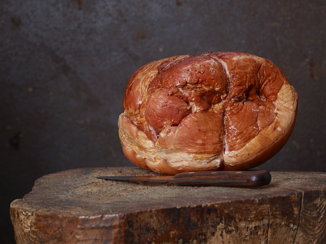 Cooked ham, whole
