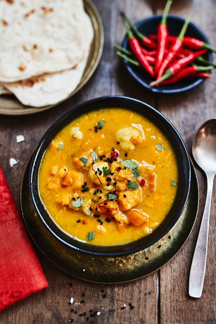 Rote Linsensuppe mit Hokkaidokürbis (Indien)