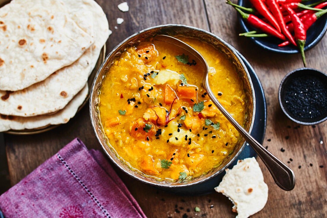 Red lentil soup with hokkaido pumpkin and black caraway seeds (India)