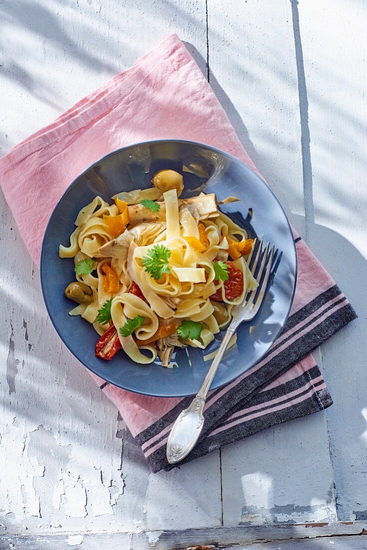 Ribbon noodles with artichokes, olives and tomatoes