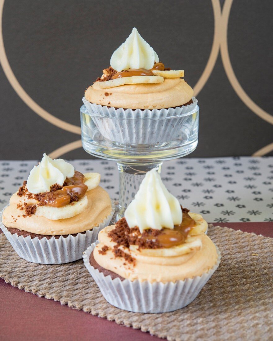 Banoffee cupcakes with banana and caramel