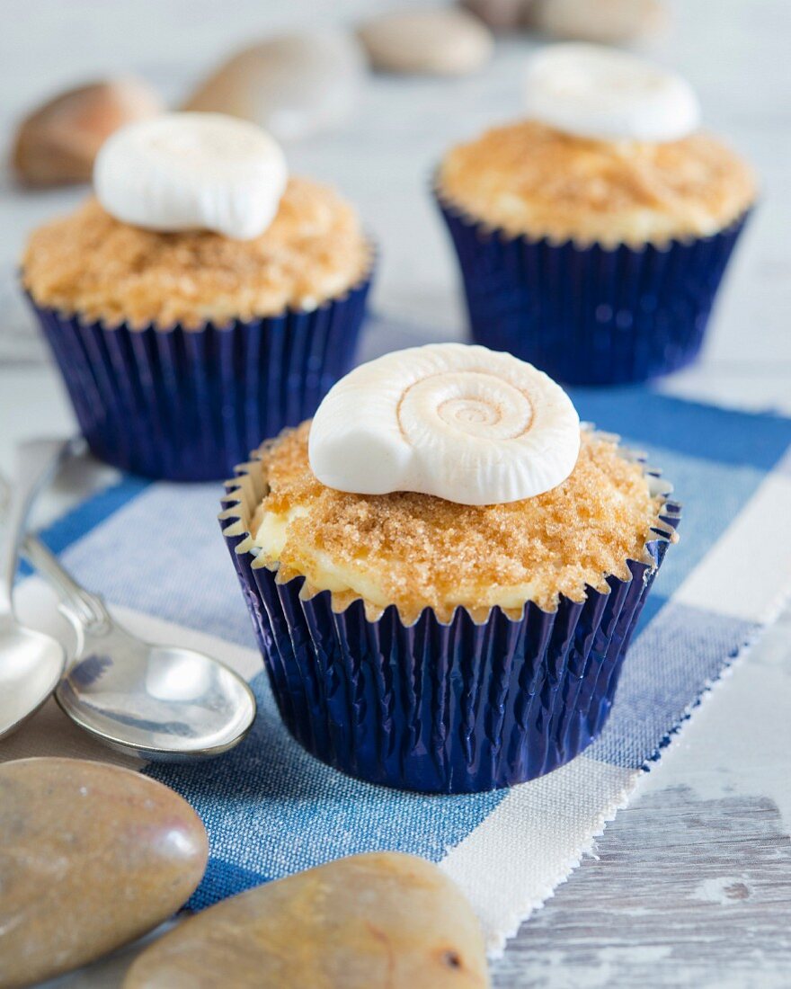 Cupcakes with fondant snails on the top