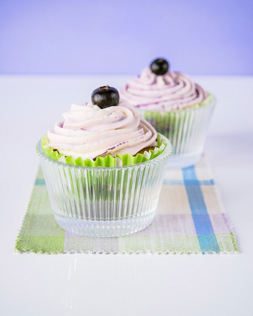 Cupcakes with blueberry frosting and blueberries