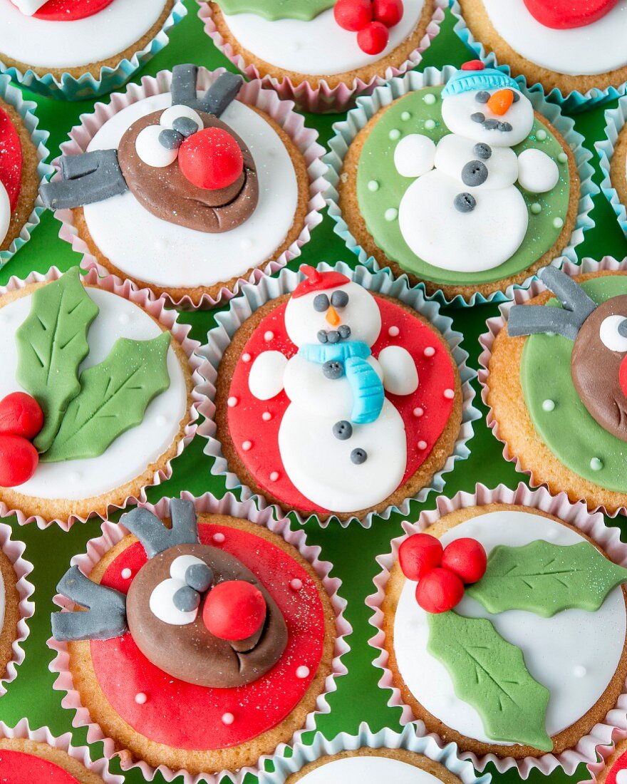 Verschiedene Cupcakes für Weihnachten