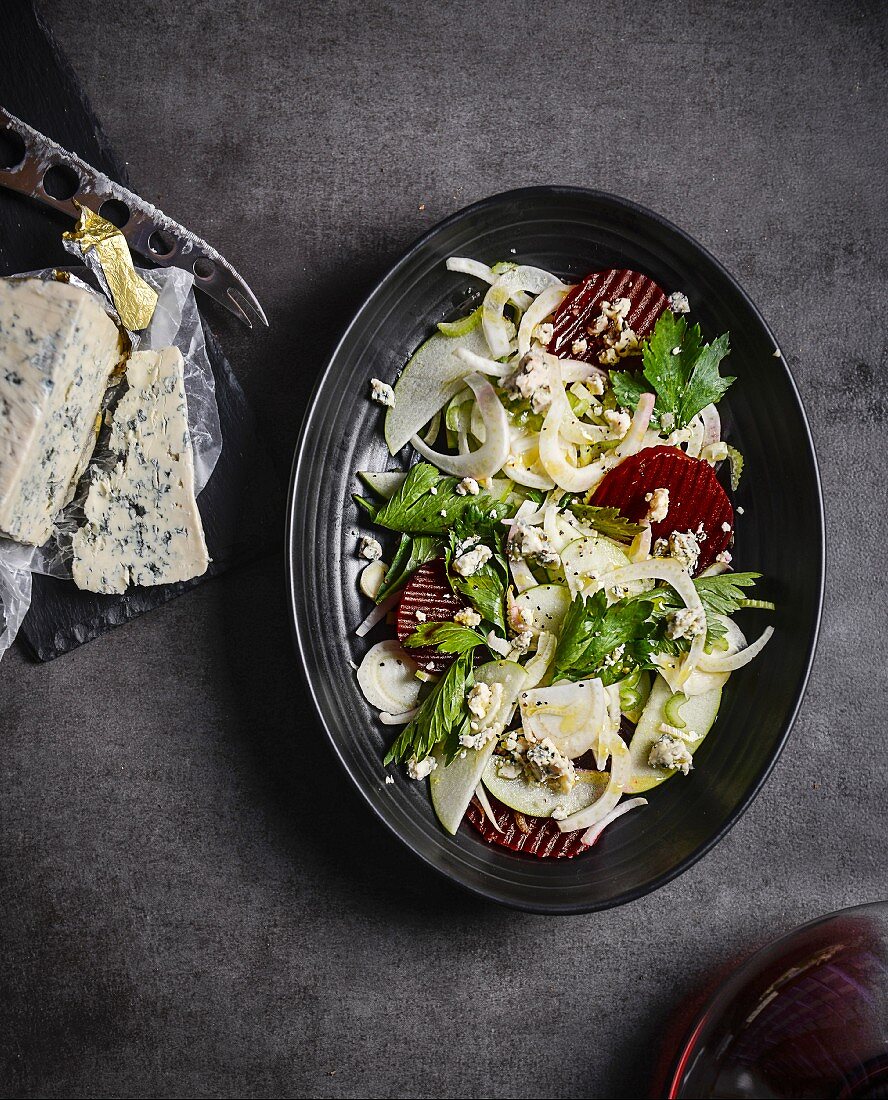 Fennel salad with beetroot and blue cheese, 