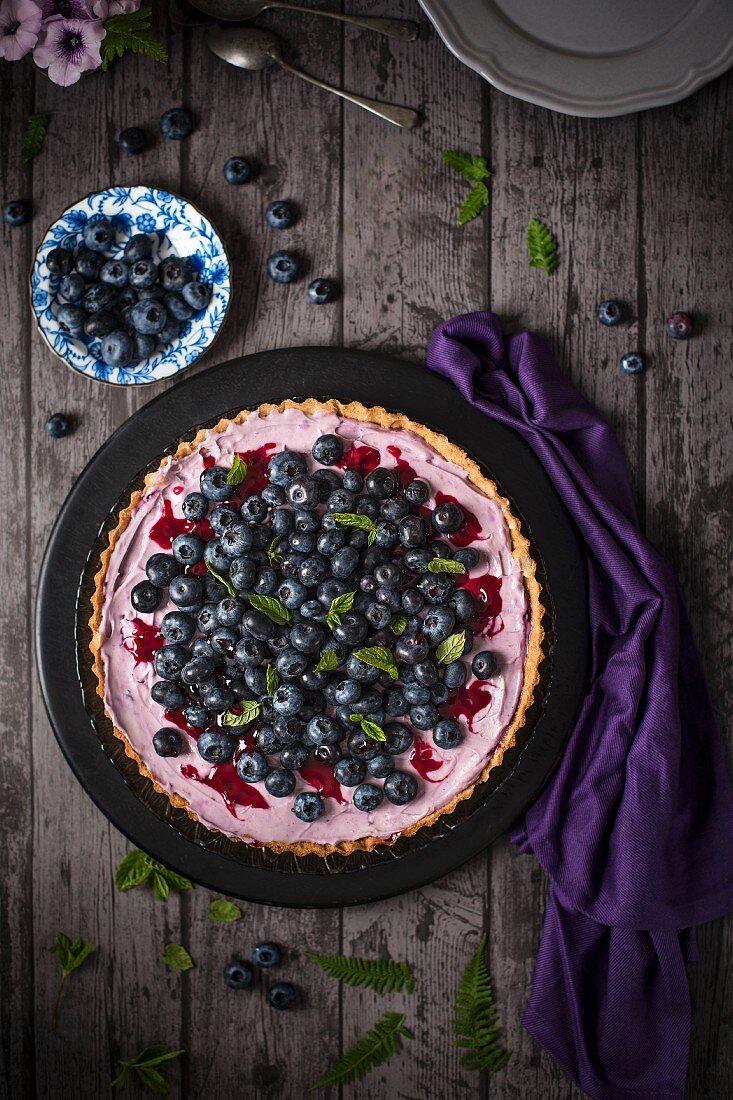 Mascarpone and blueberry tart with fresh blueberries