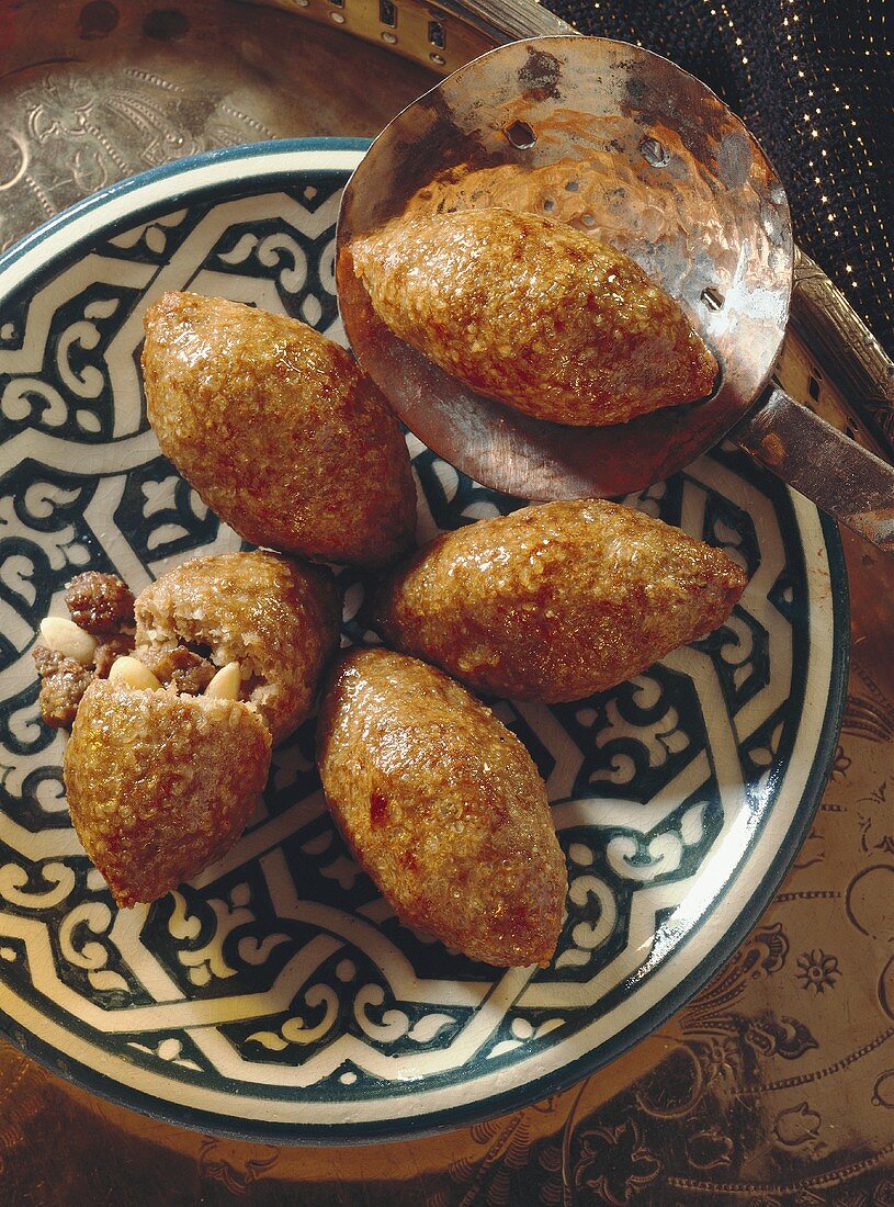 Fried Bulgur Dumplings Filled with Meat and Pine Nuts