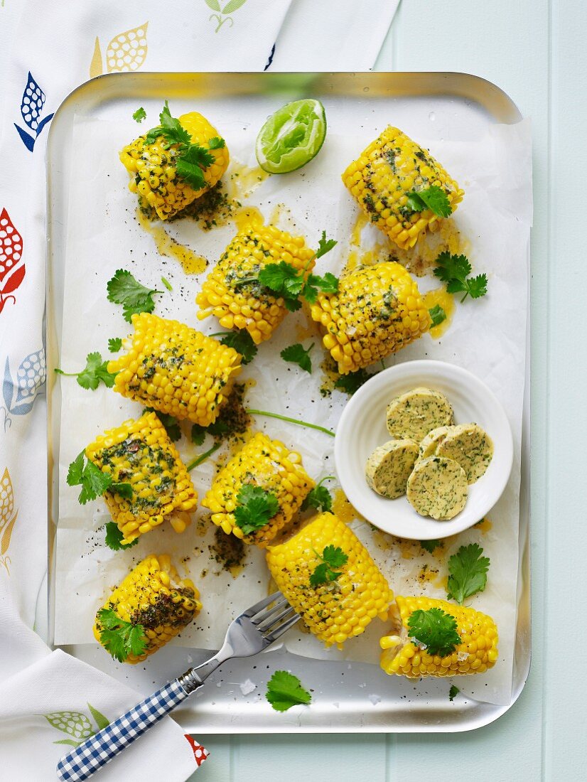 Mexikanische Maiskolben mit würziger Butter