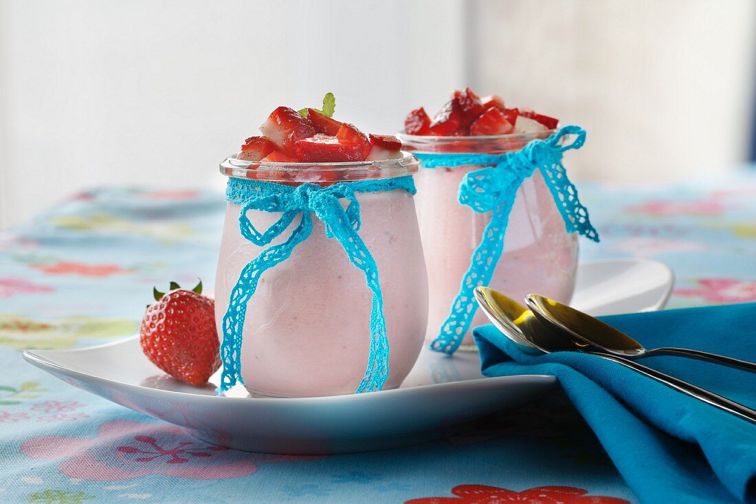 Erdbeer-Pannacotta im Glas