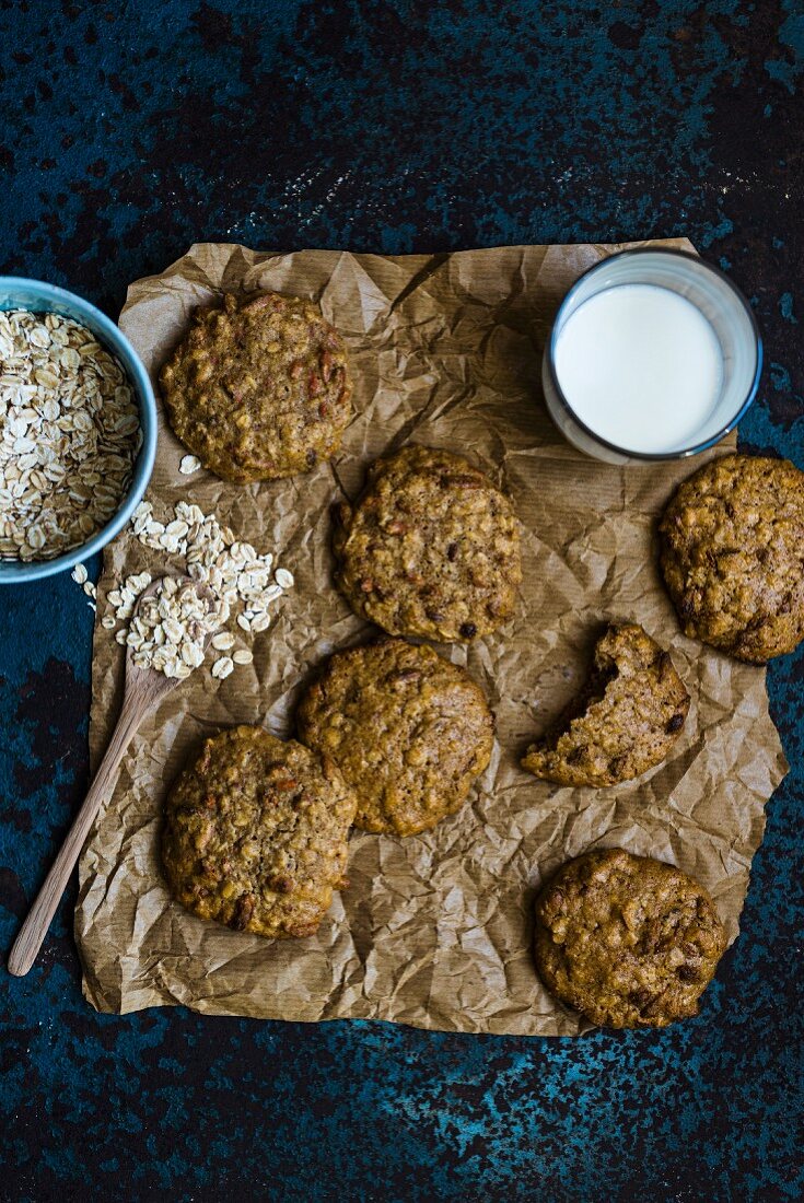 Oat and goji berry cookies