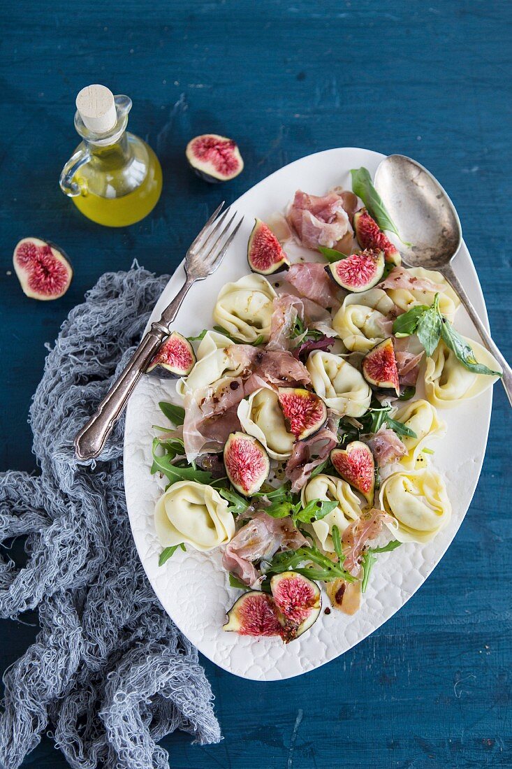 Tortellini with figs and Parma ham