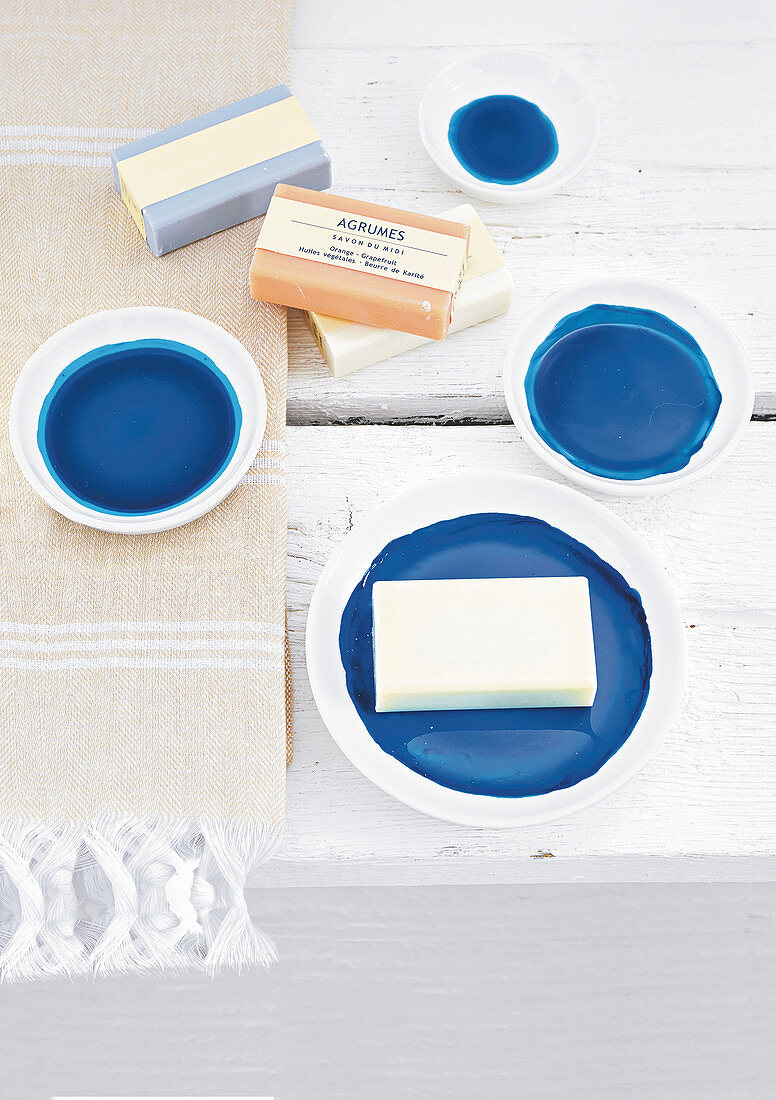 Small plates with blue backgrounds for soaps