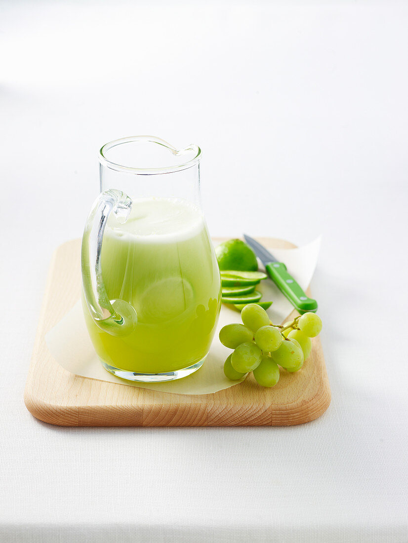 Green Grape and Apple Spritzer