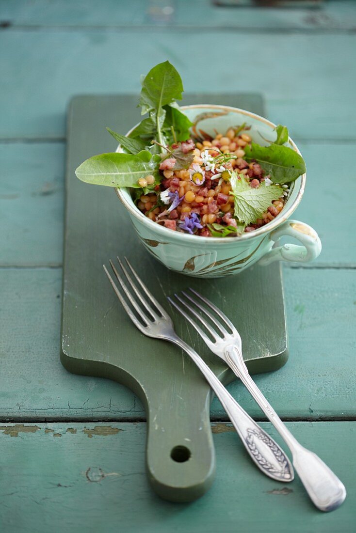 Lentil salad with dandelion leaves