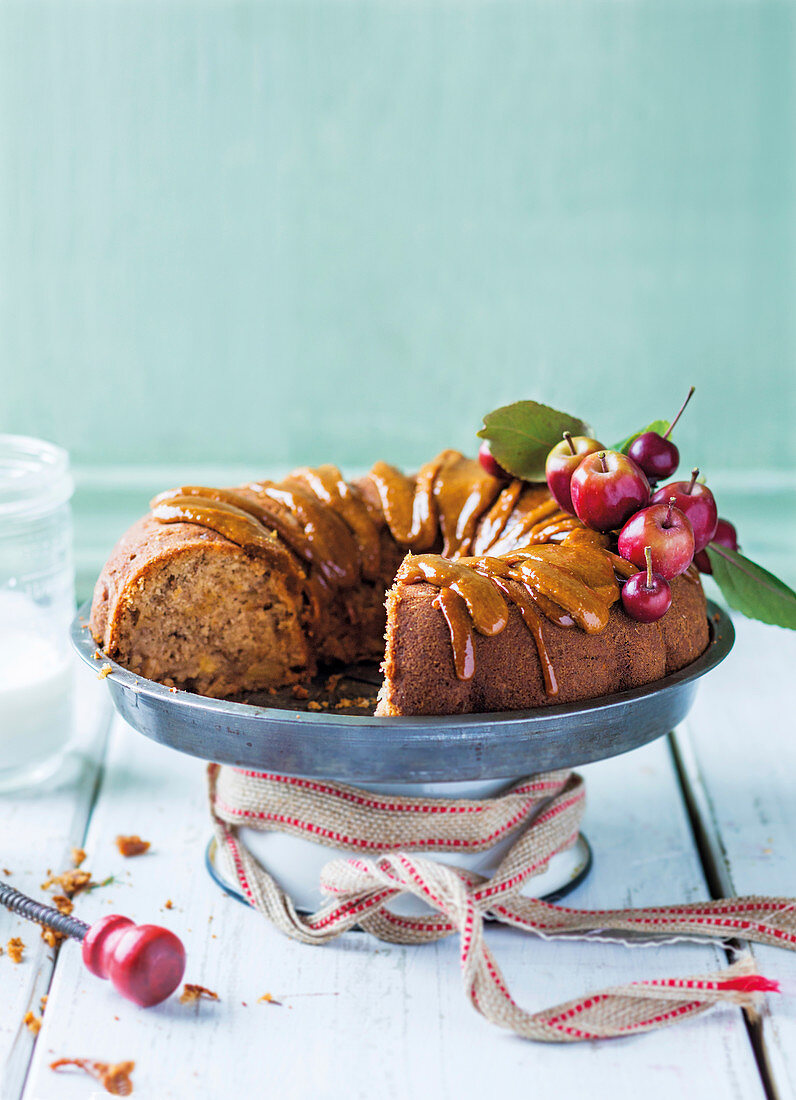 Apple and rooibos cake with fudge icing