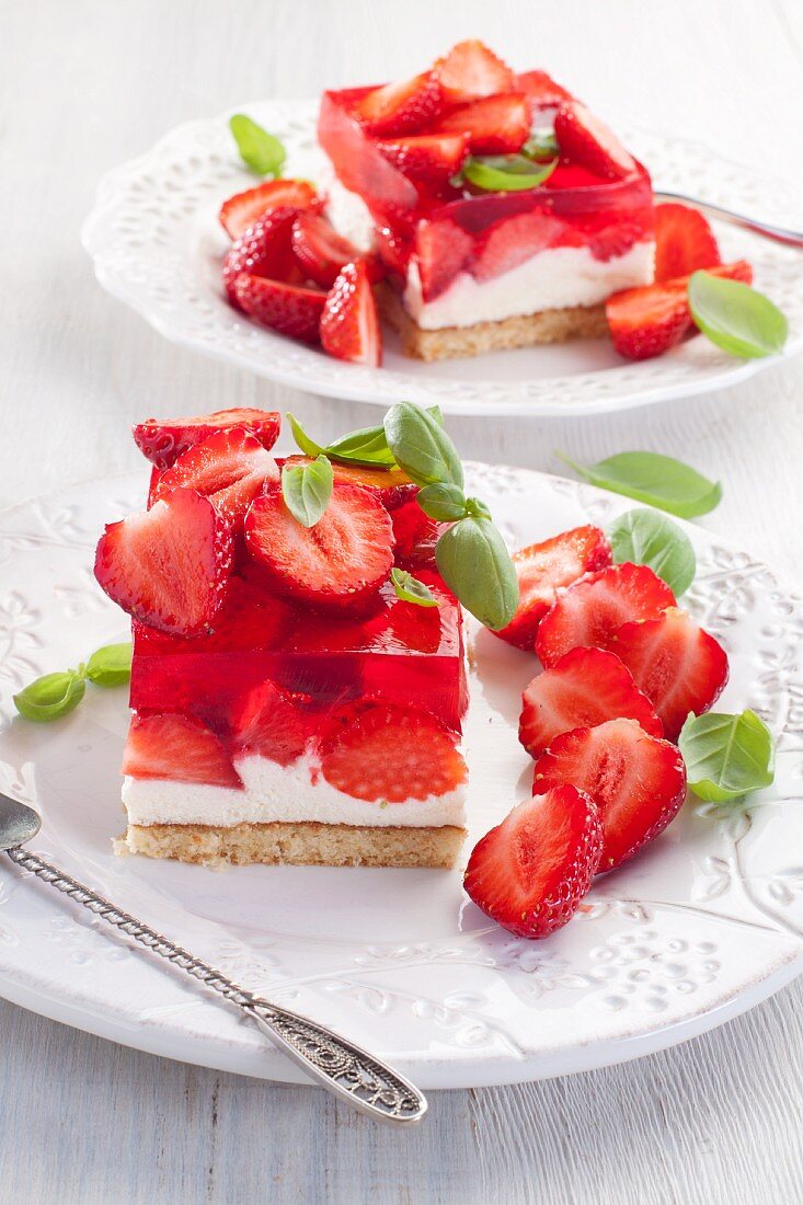 Cheese cake with jelly and strawberries