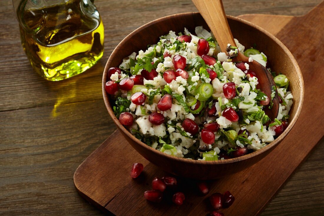 Tabouleh mit Blumenkohlreis und Granatapfelkernen