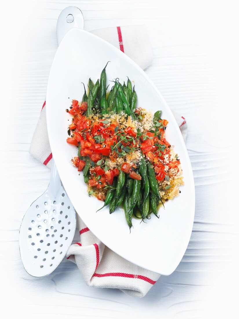Green beans with a crusty breadcrumb topping and tomatoes