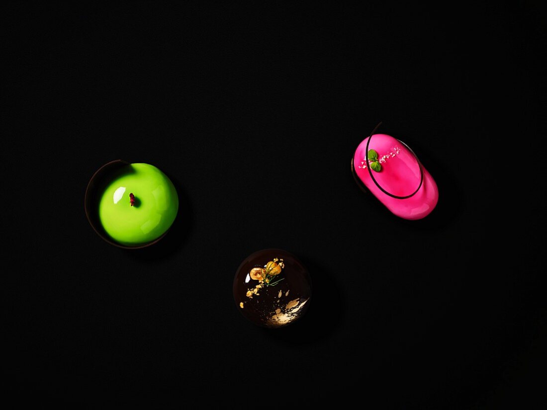 A mango and yuzu cake, a chocolate and hazelnut brownie and a strawberry cake