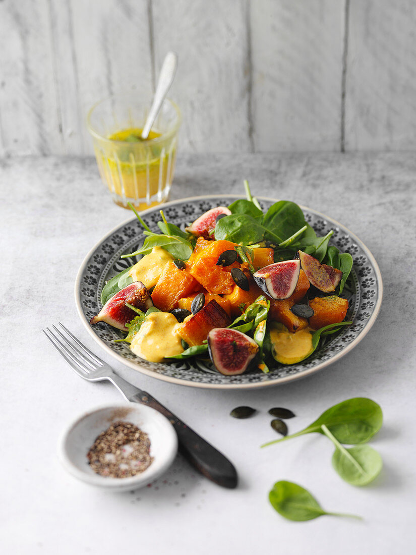 Pumpkin salad with baby spinach, figs and a turmeric dressing
