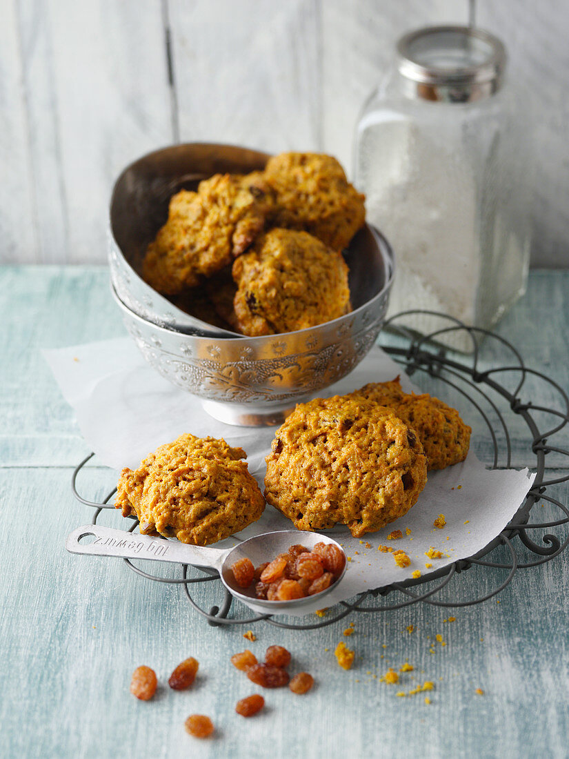 Vegan carrot cookies with raisins and turmeric