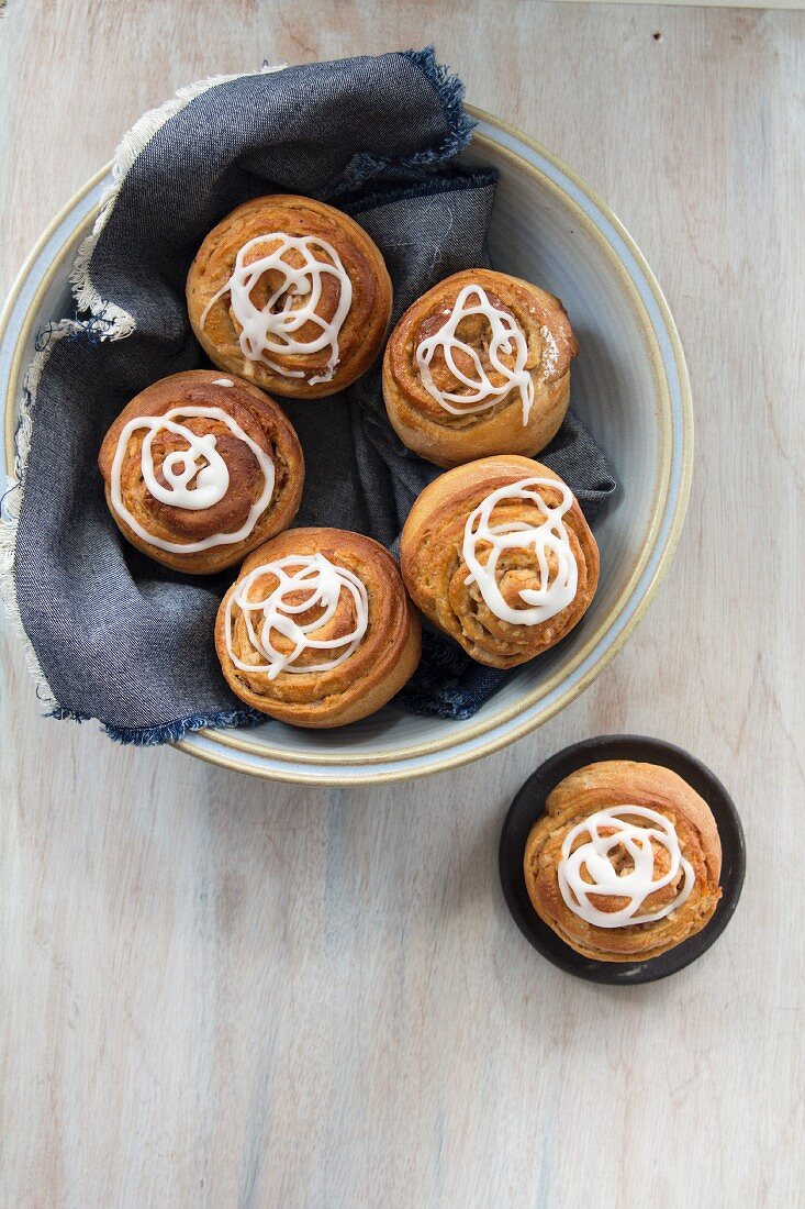 Apple and cinnamon buns with icing