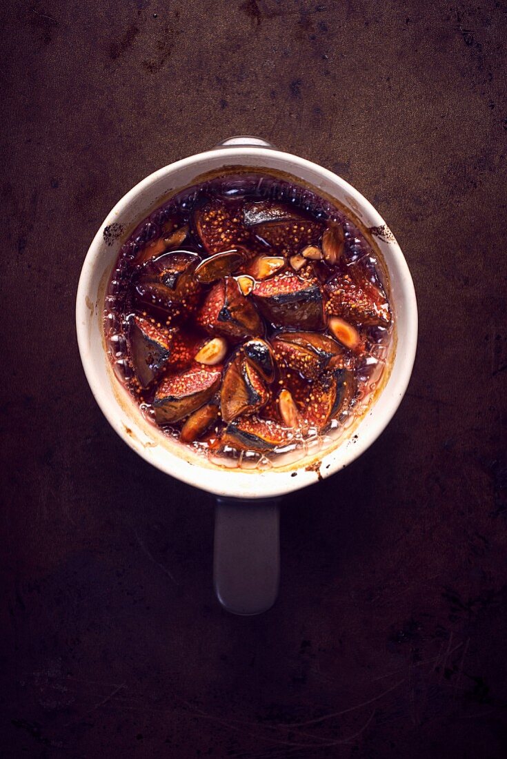 Oven-roasted figs with honey