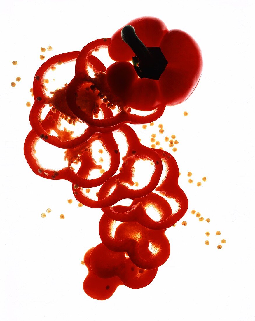 Eine rote Paprika in Scheiben