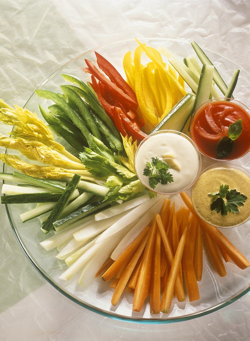 Fresh vegetables sticks with garlic, tomato & curry dips