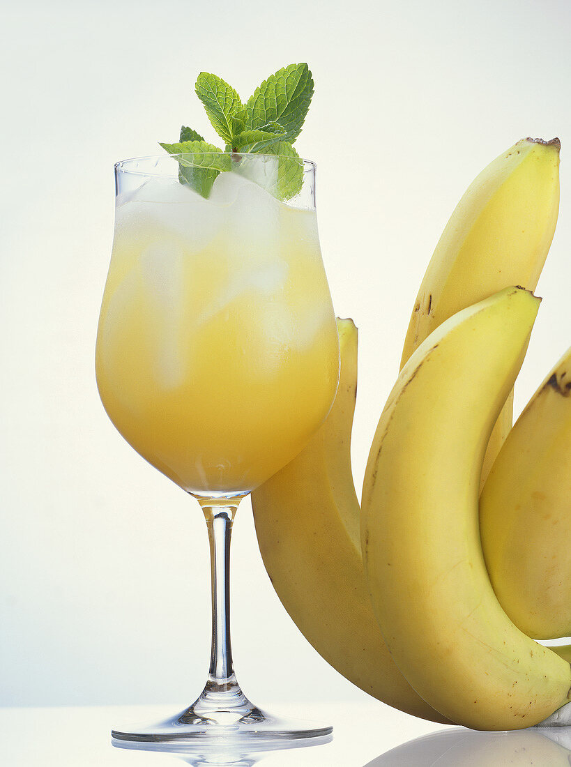 Non-alcoholic banana cocktail