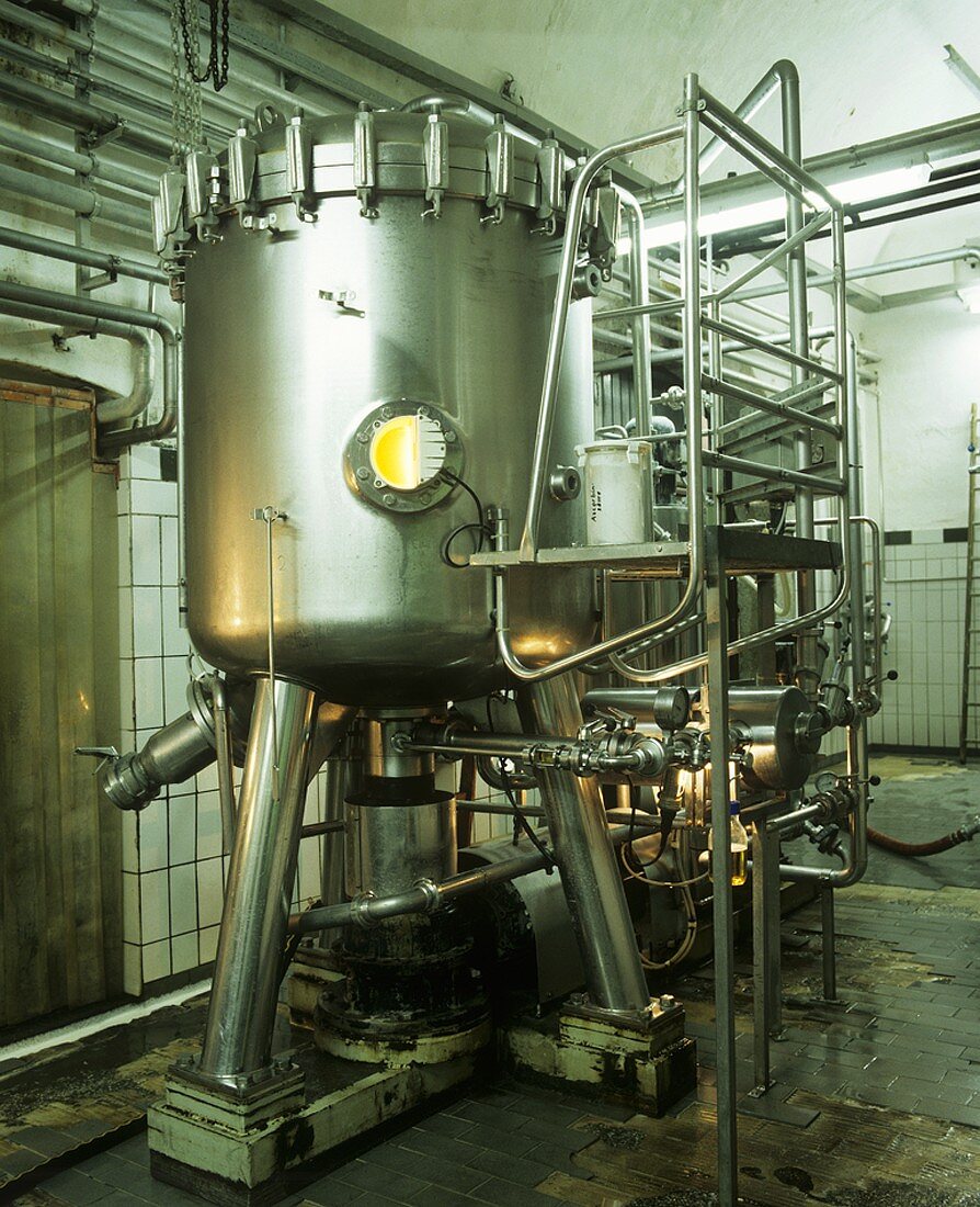 Moderne Bierfiltrieranlage der Freistädter Brauerei (Österr.)