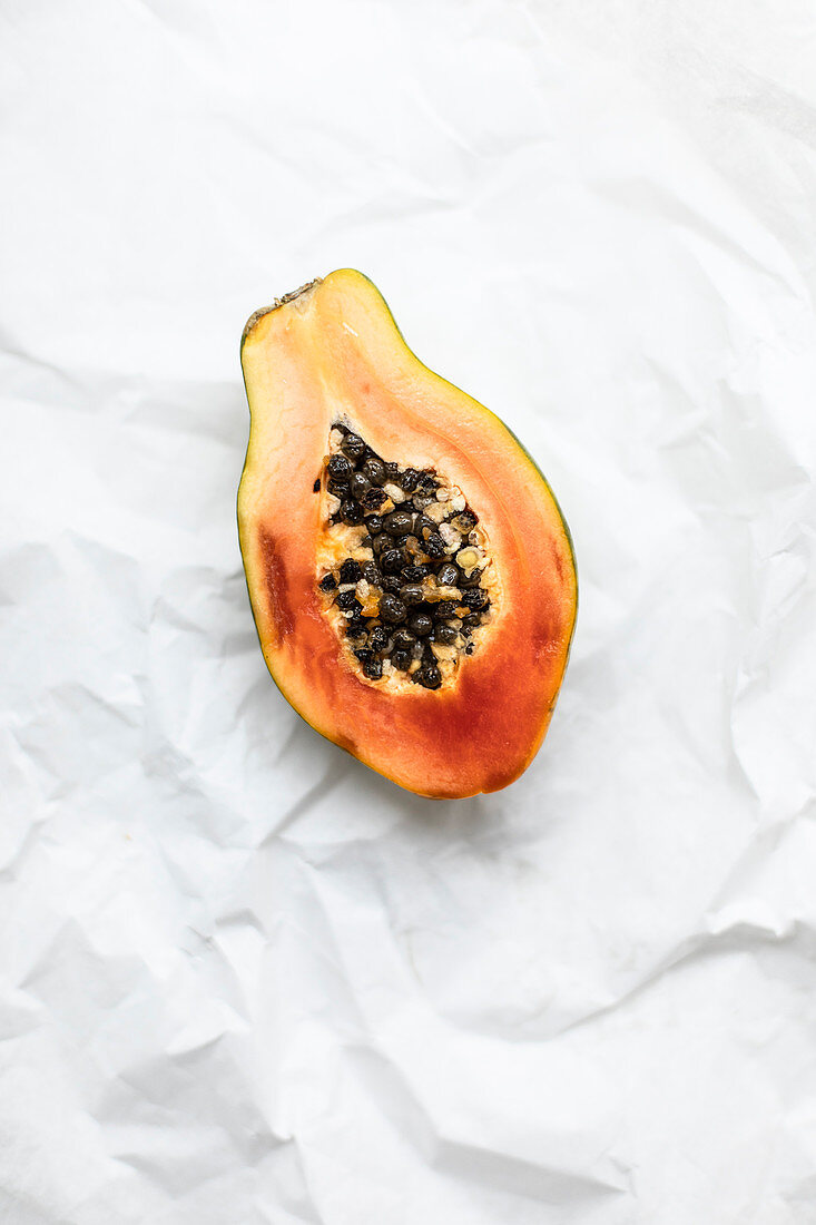 Papaya, halbiert