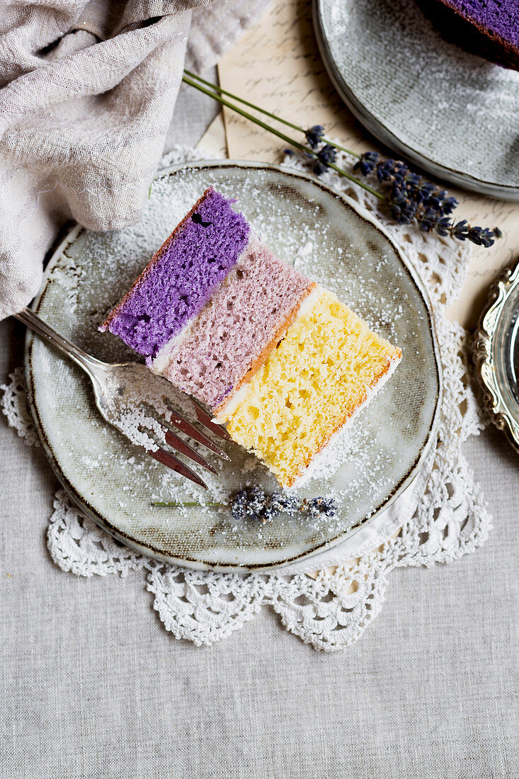Mini-Schichtkuchen mit Lavendel und Zitrone