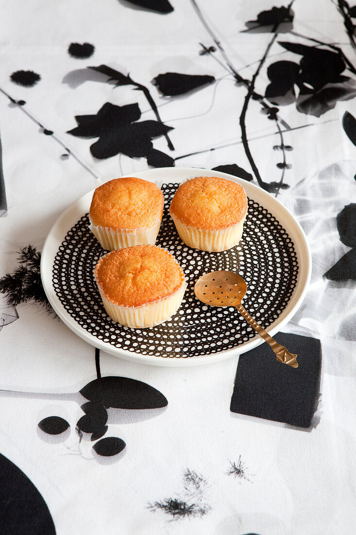 Muffins on plate and black and white tablecloth