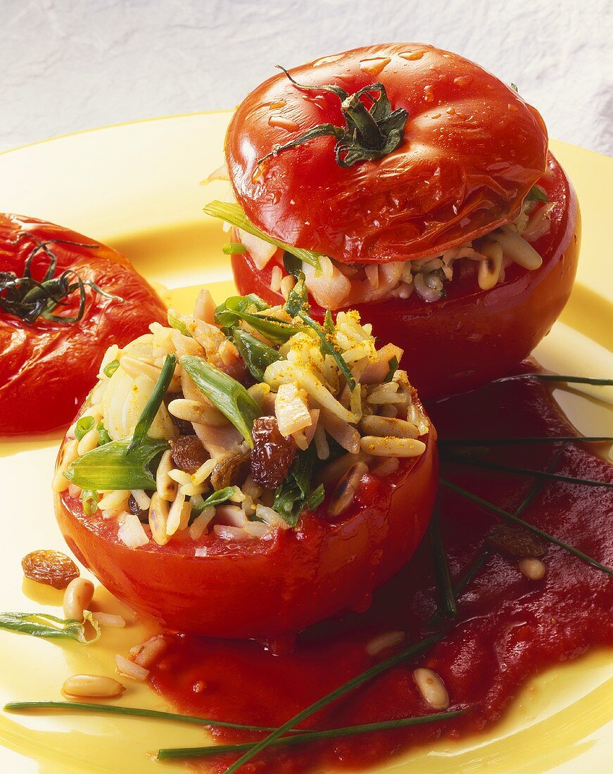 Gefüllte Tomaten mit Reisfüllung & Tomatensauce