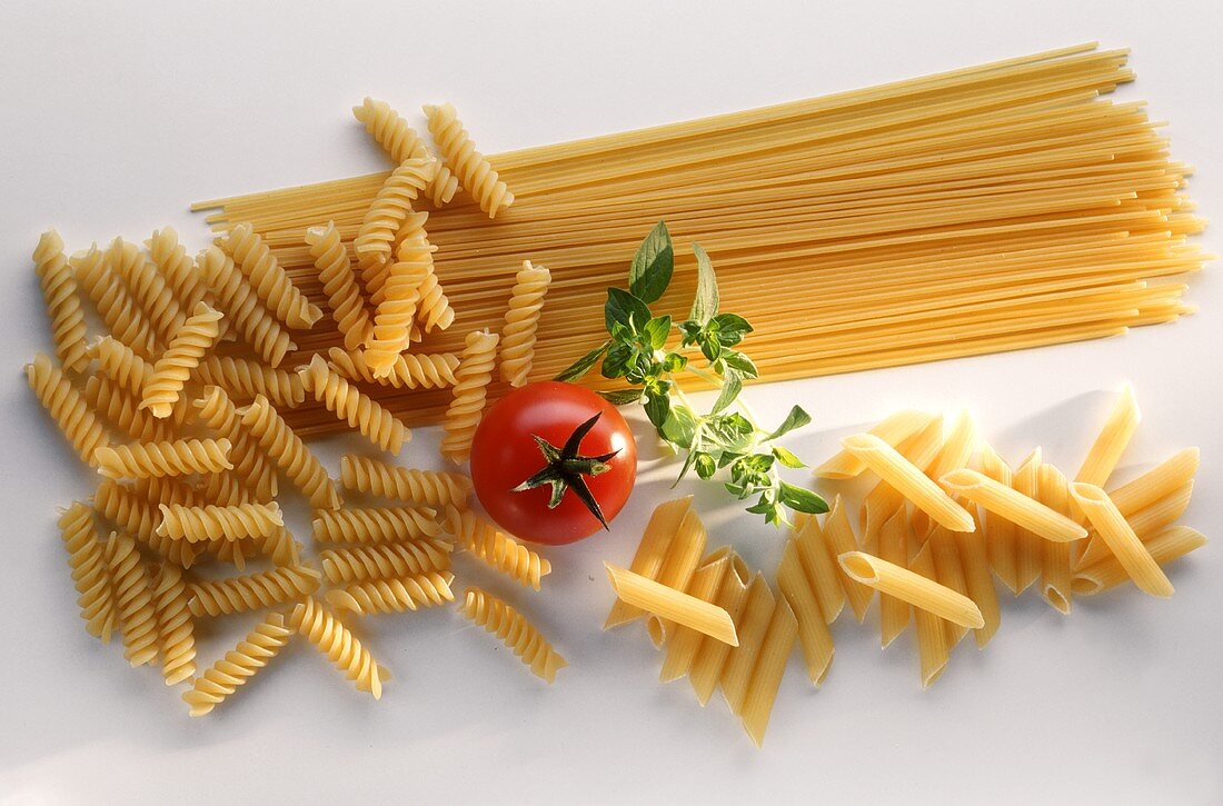 Fusilli, Penne & Spaghetti mit Tomate & Kräutern