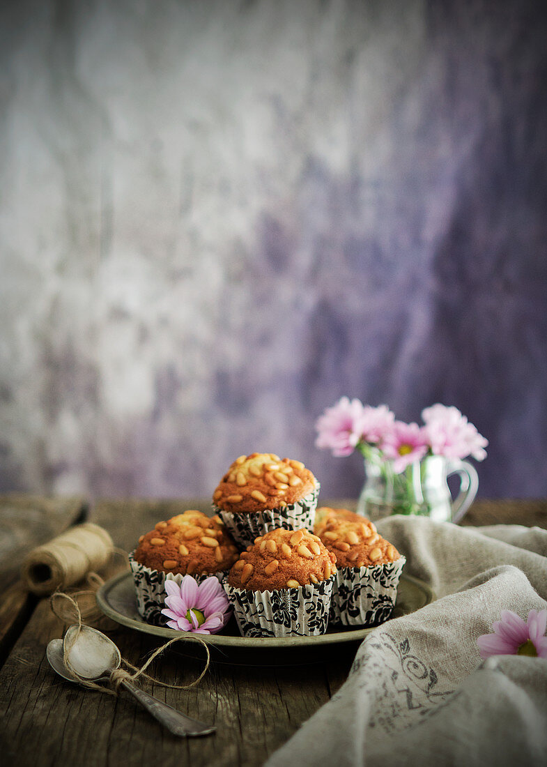 Vollkornmuffins mit Pinienkernen