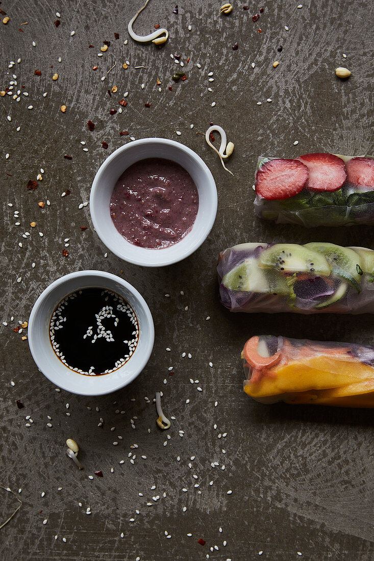 Rice paper rolls with fruit and dips