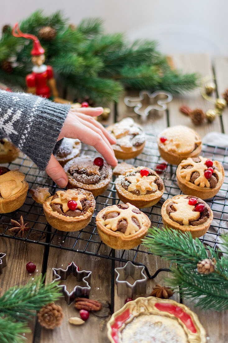 Christmas gingerbread cupcakes with mascarpone frosting and caramel