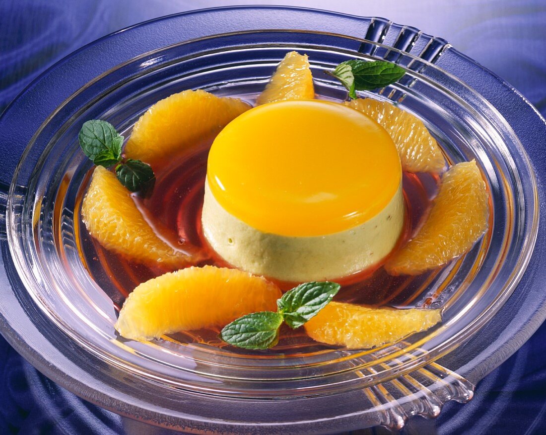 Pistazien-Orangen-Flan mit Himbeersauce & Orangenfilets