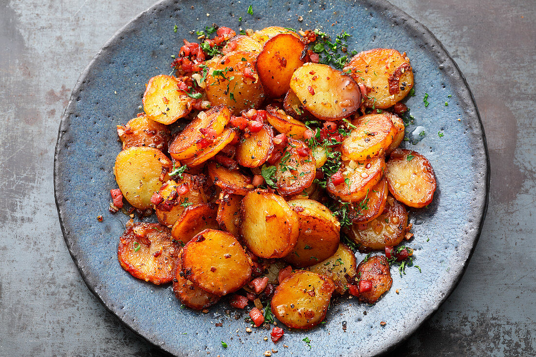 Fried potatoes with bacon and onions